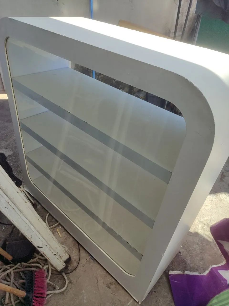 Balcão expositor vitrine para loja com iluminação 