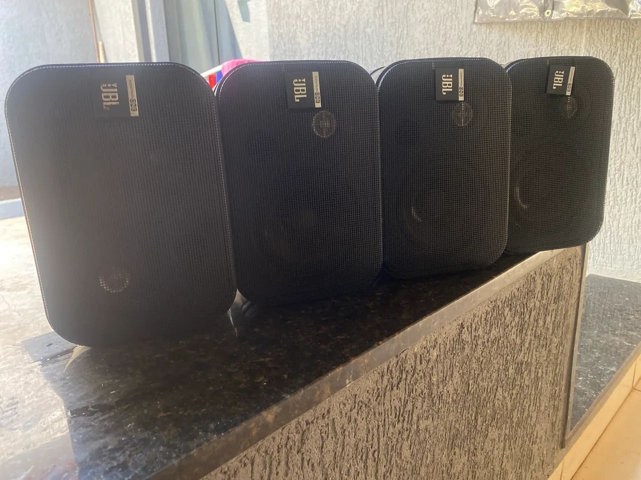 2 PARES CAIXA JBL CONTROL ONE- LEIA A DESCRIÇÃO - Equipamentos e