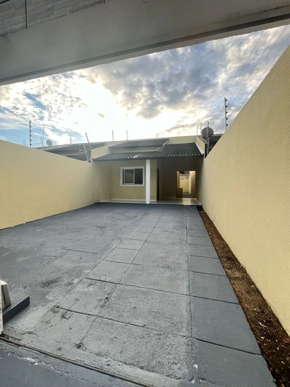 Alugo casa com duas Suites  