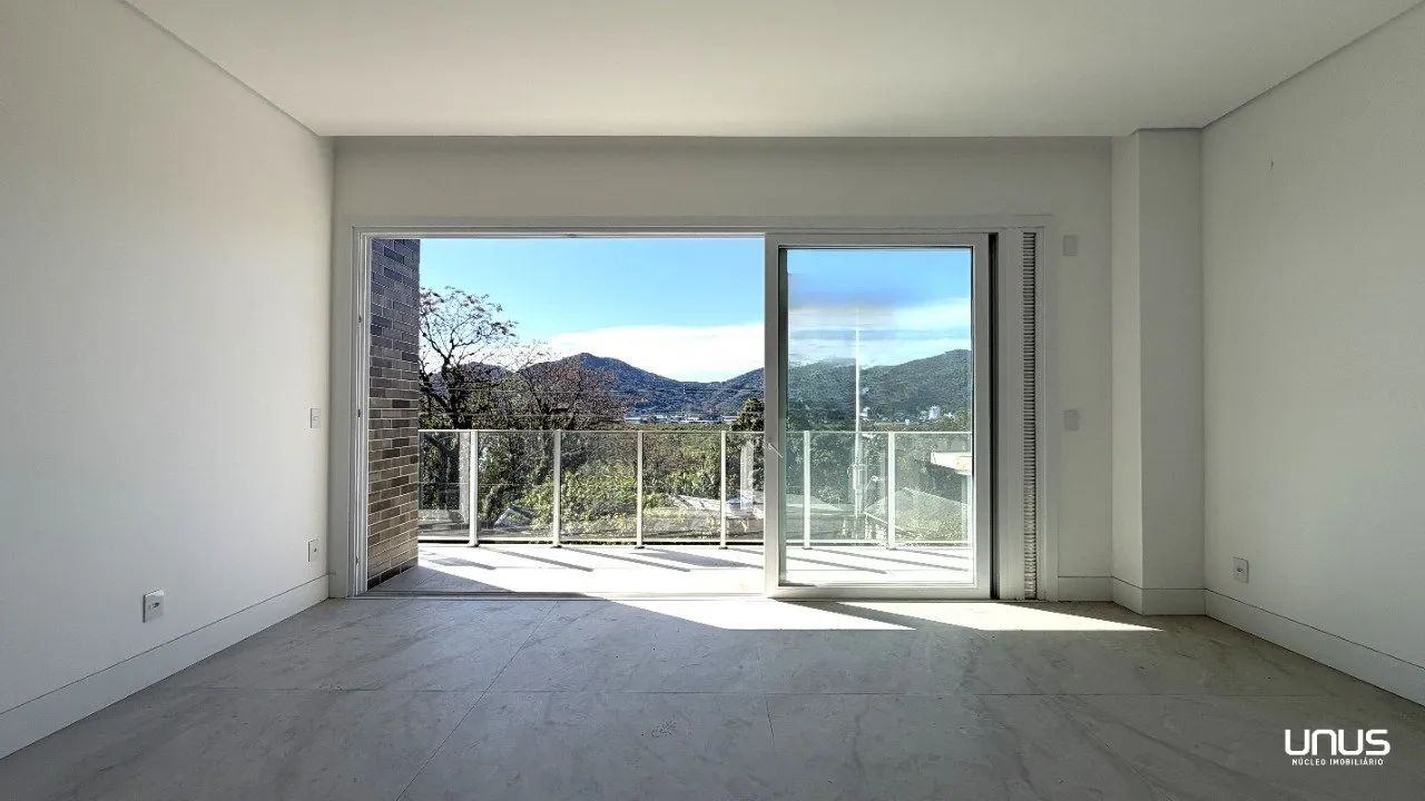 Apartamento com 3 suítes em Florianópolis