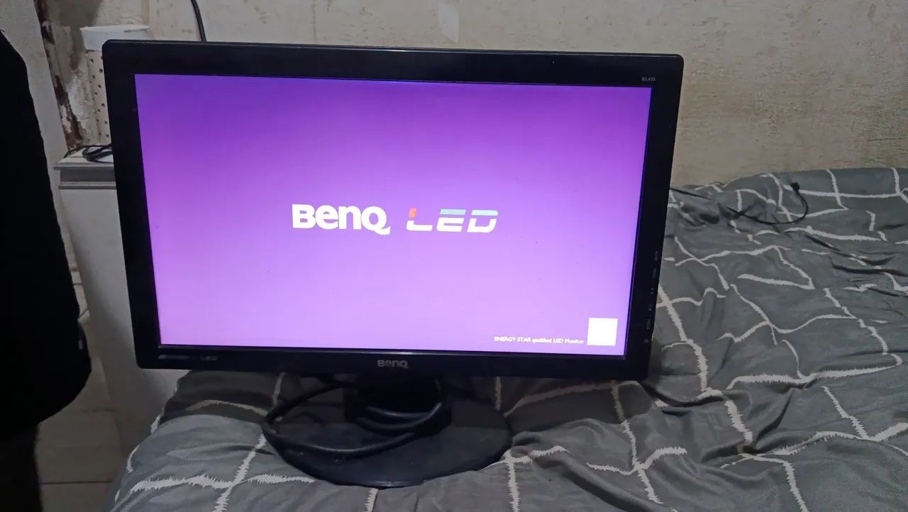 Monitor 18 polegadas Benq + Cabo de energia e Cabo de Imagem VGA reforçado 
