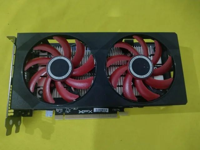 XFX RX 560 4GB Dual Fan - COM DEFEITO (não dá vídeo)