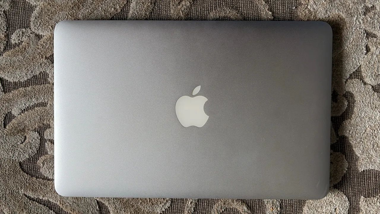 MacBook Air Apple