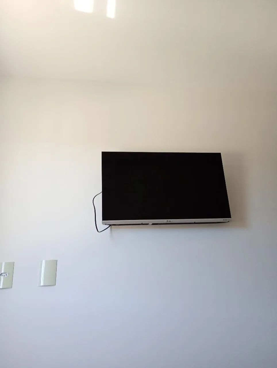 Tv Philco Smartv 32 polegadas já vai com suporte de parede 6 meses de uso 