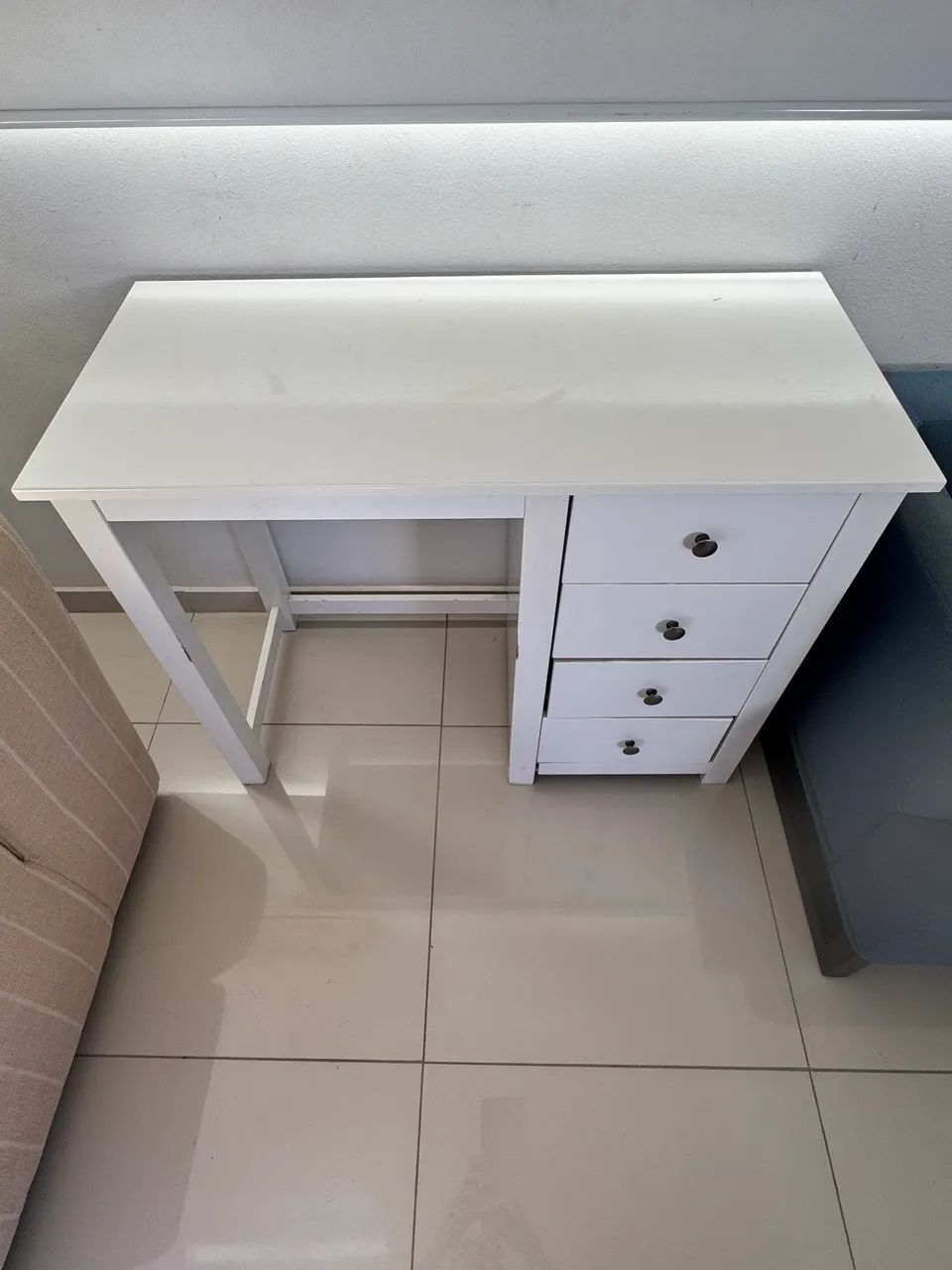 Escrivaninha Branca com gavetas  - Foto 3