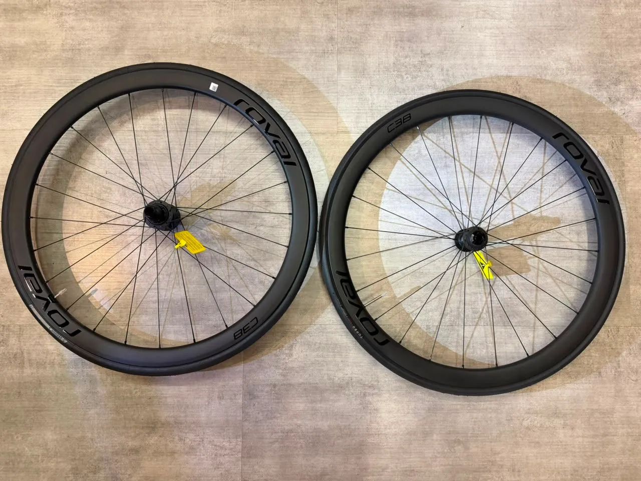 Rodas Carbono Roval C38  TUBELESS NOVAS   - Foto 3
