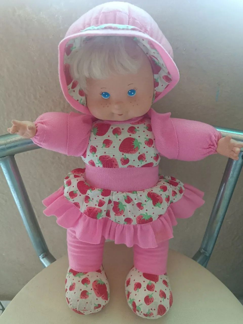 Boneca Moranguinho grande linda  - Foto 3