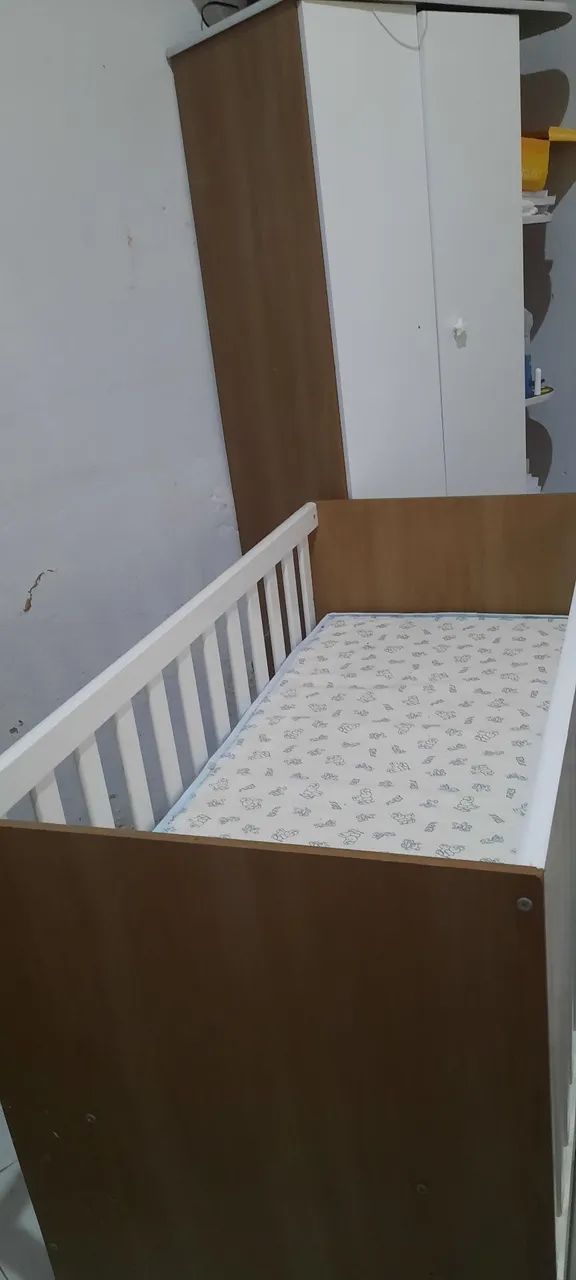 Berço e guarda roupa 