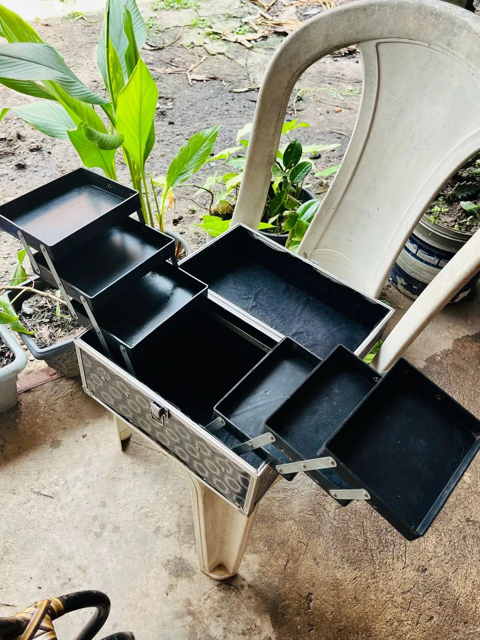 Maleta profissional para maquiagem com 6 bandejas - ótimo estado - Foto 2
