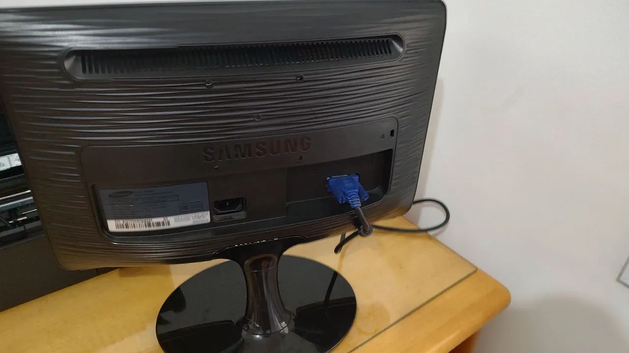 Monitor Samsung B1630monitir funcionando normalmente tela de 15; 6 polegada  - Foto 3