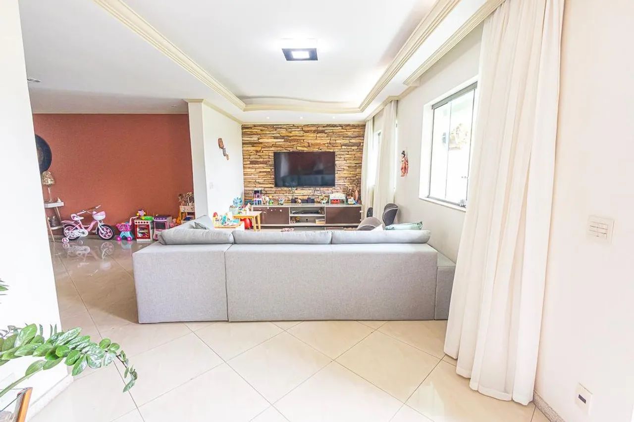 Casa à Venda - Alípio de Melo, 3 Quartos, 388 m2 - Foto 3