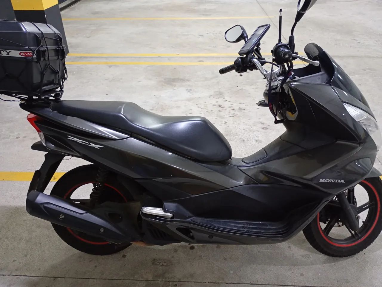 PCX 150 cc 2017, bem conservada 