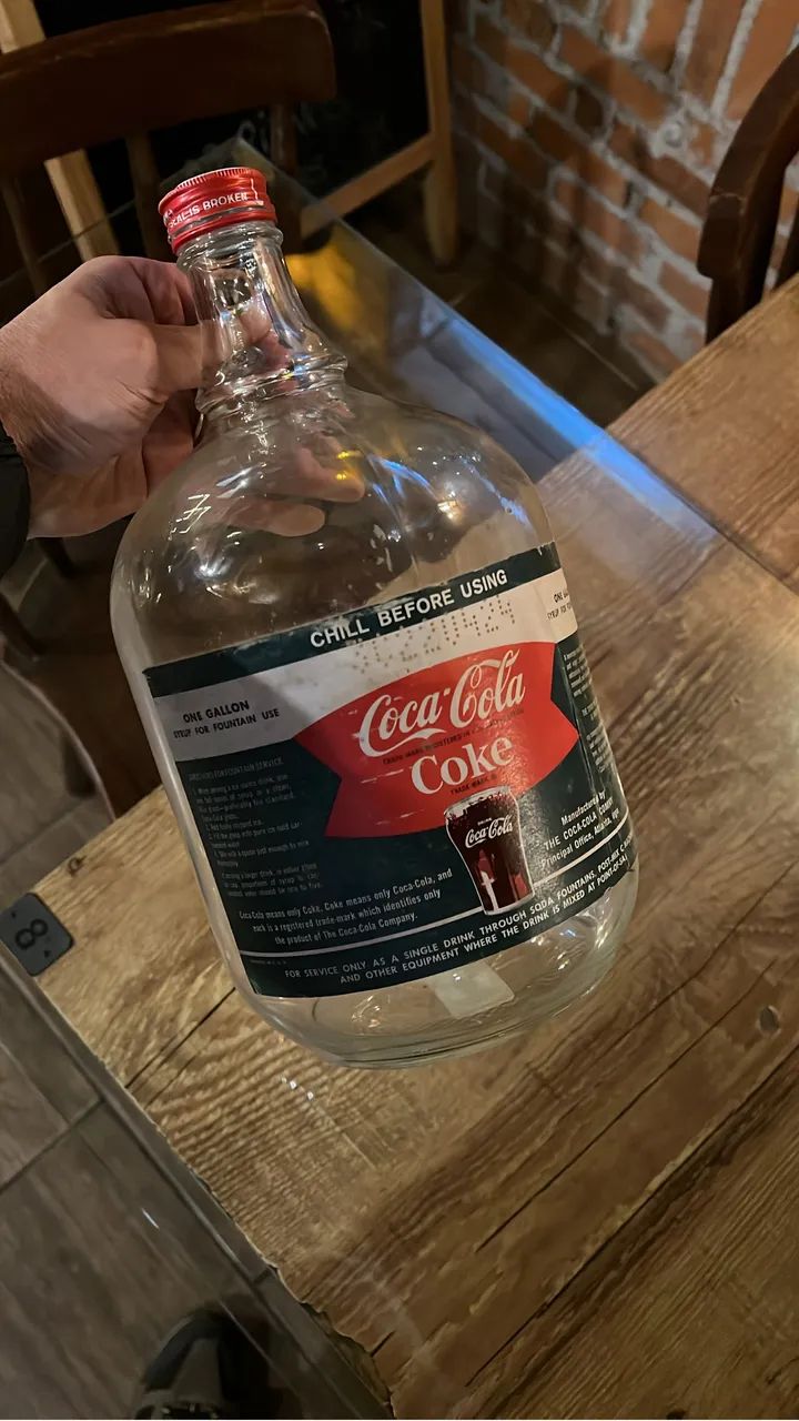 Antigo galão coca cola 