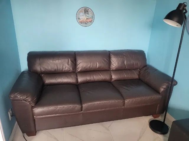 Sofá de couro legítimo e mesa nova com 6 cadeiras 439340735681669122