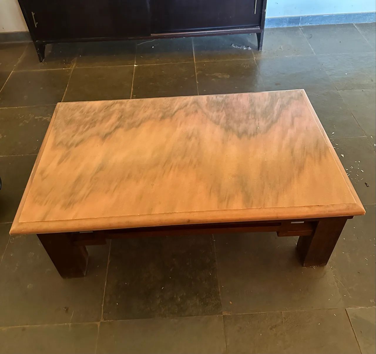 Mesa de centro de madeira maciça com tampo de mármore  - Foto 3