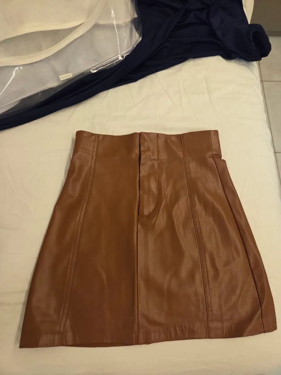 Saia de couro da Zara tam XS