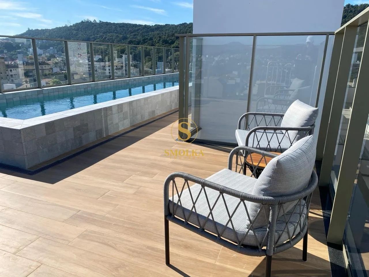 Apartamento com 2 suítes, mobiliado para locação