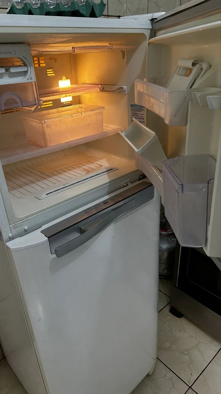 Vendo Geladeira Eletrolux - Foto 2
