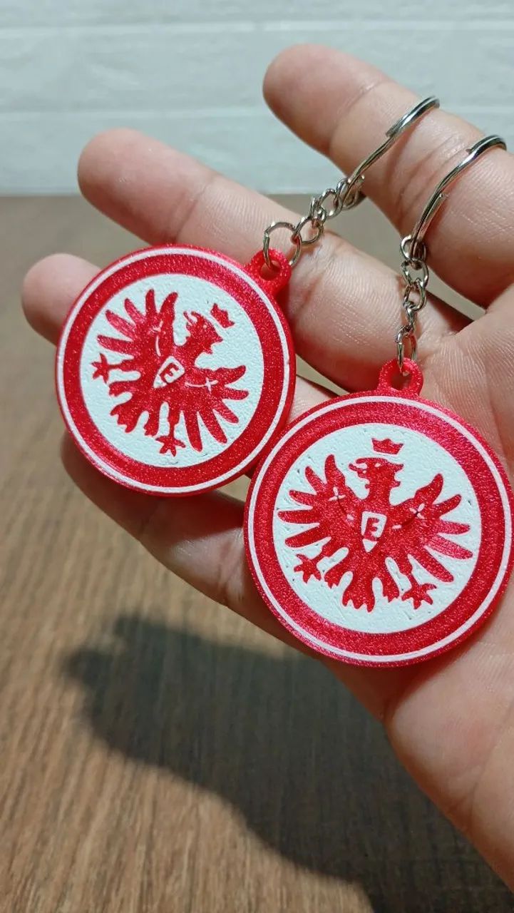 Kit 2 chaveiros do Eintracht Frankfurt em 3D - Foto 5