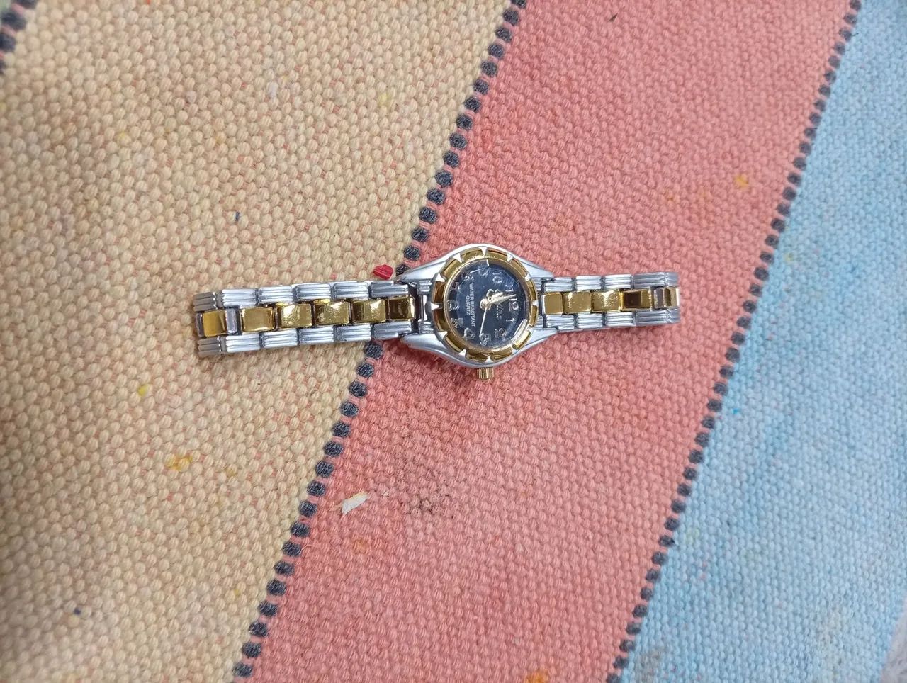Relógio pulso cadina prata e dourado. - Foto 3
