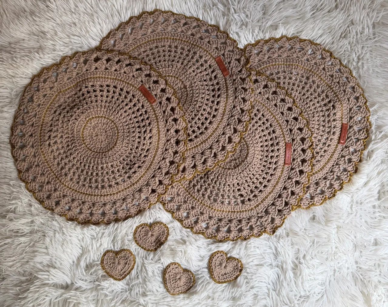 Crochê Sob Encomenda | Mesa Posta, Roupa de Bebê e Pet e muito mais!