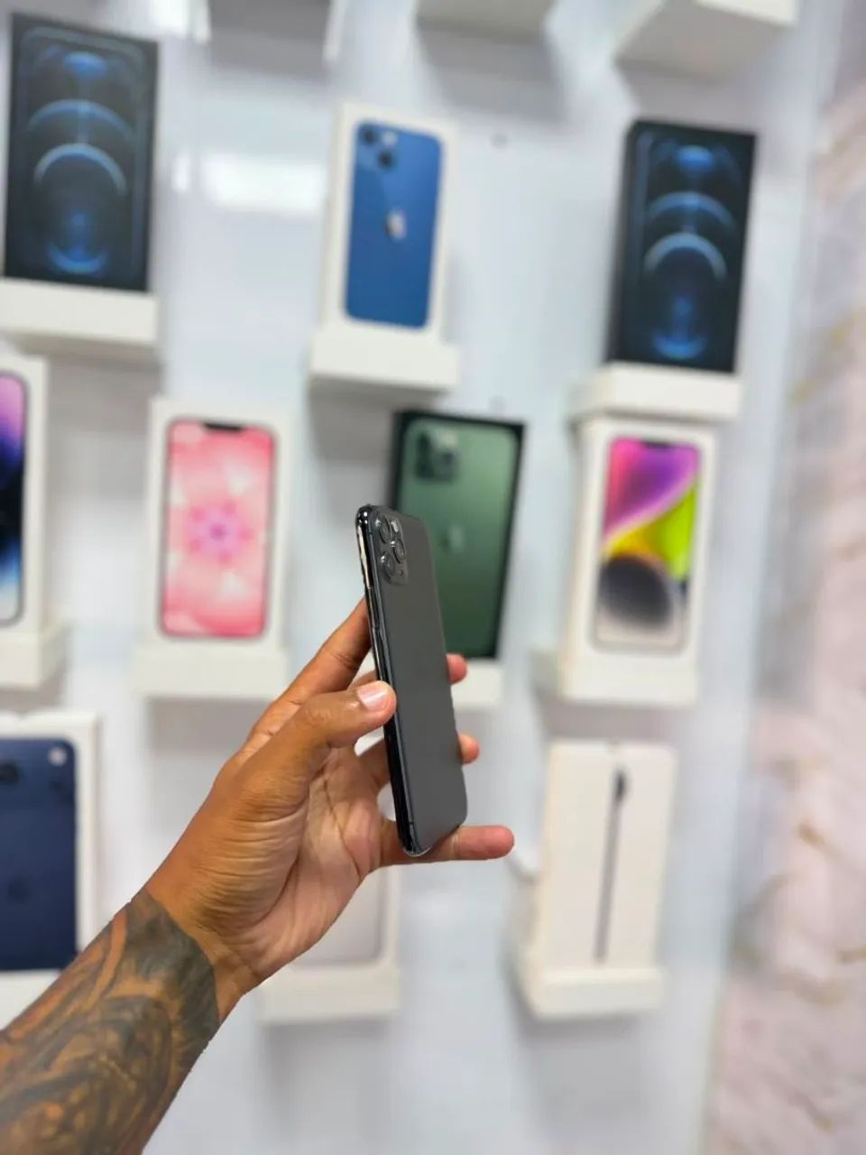IPHONE 11 PRO 256GB<br>R$ 1.599<br>PROMOÇÃO - Foto 2