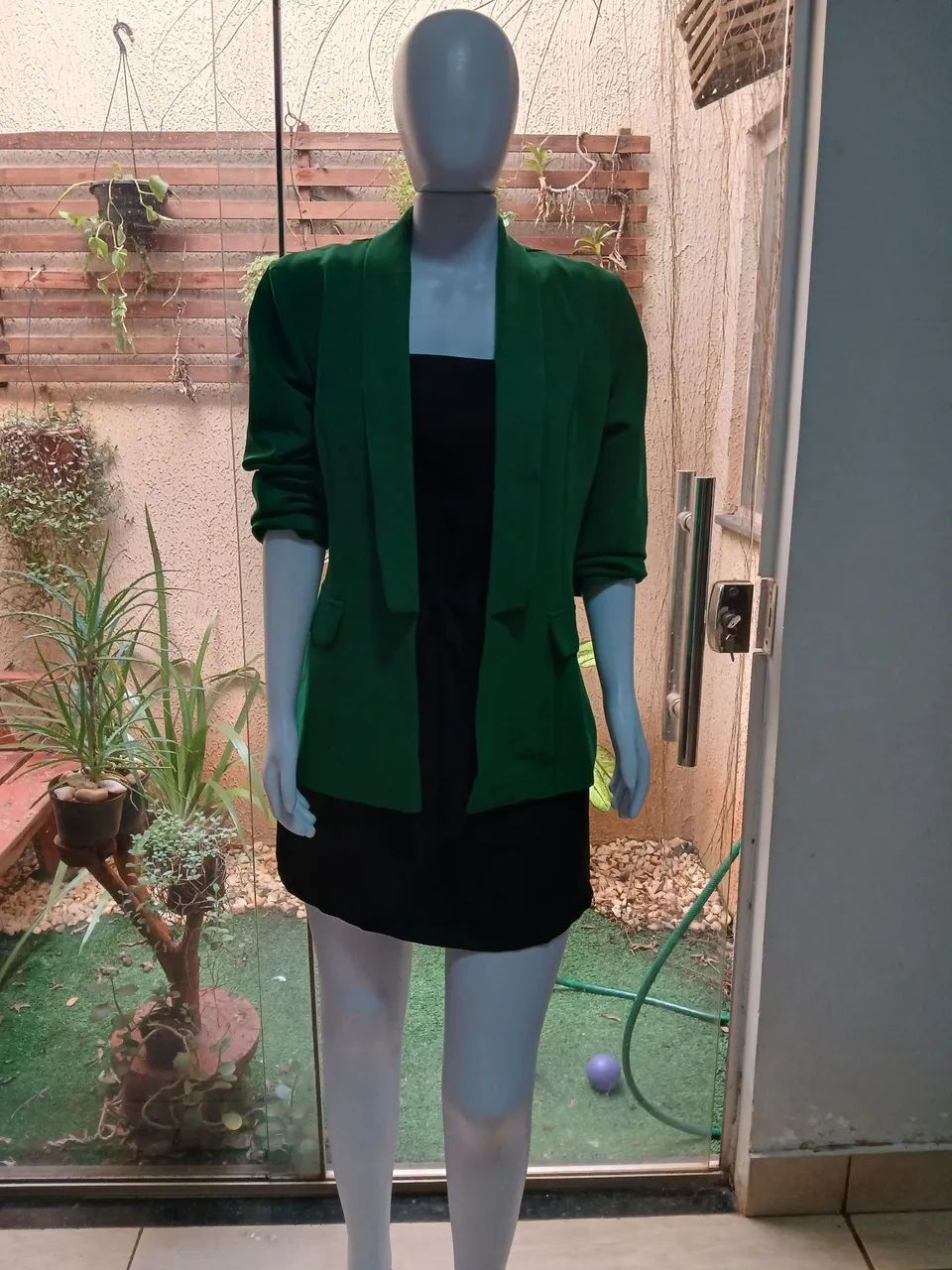 Vendo lote de roupas novas e seminovas e usadas  400,00 