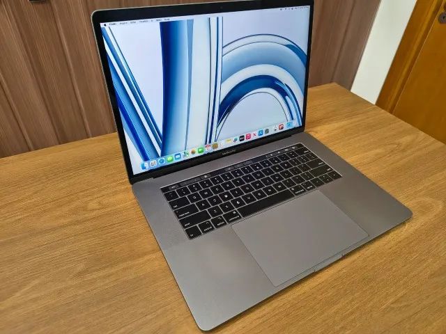 MacBook Pro 15,4poleg (2019) | Core i9 8-Core | 32 GB | SSD 512 GB