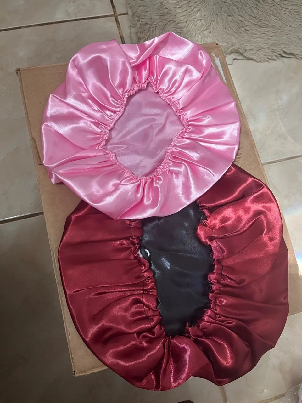 Vendo estoque de toucas de cetim.