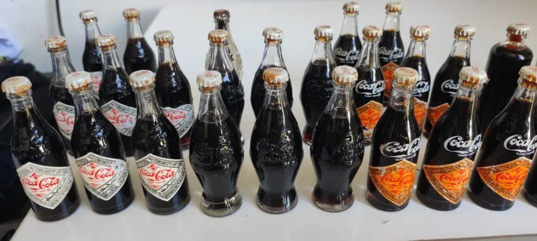 GARRAFINHAS COM MAIS DE UM SÉCULO DA EVOLUÇÃO VISUAL DA COCA-COLA, (Á unidade) - Foto 2