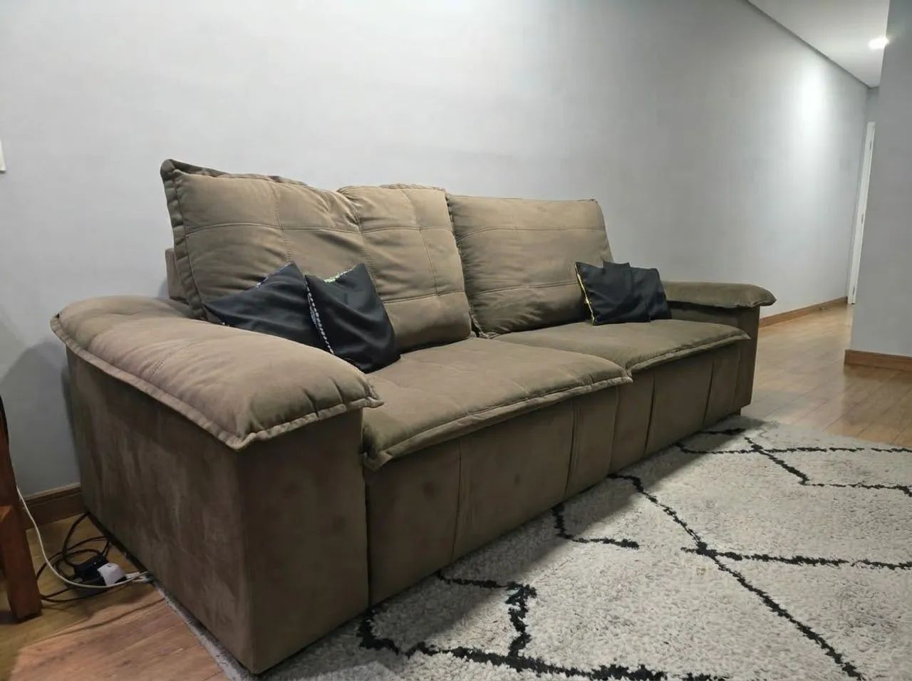 Sofá Retrátil e Reclinável 2,50m Veludo / Pillow Top - Impecável - Foto 3