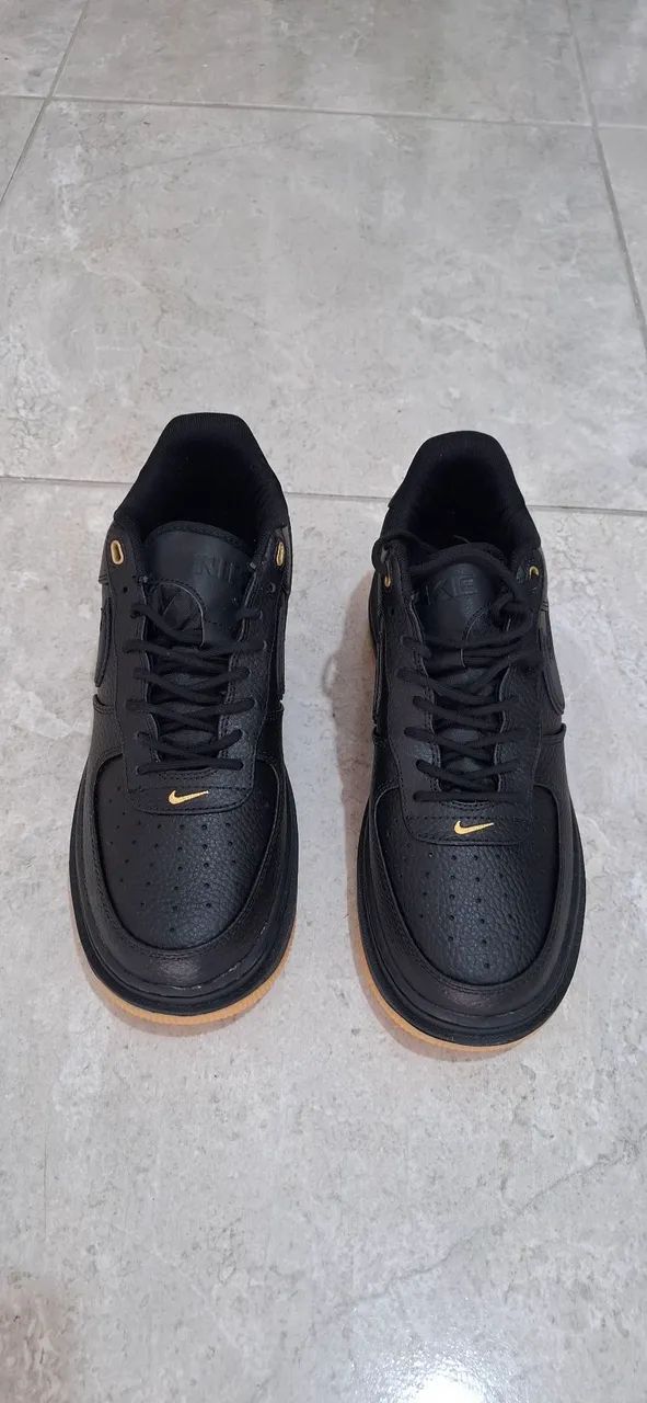 Tenis NIKE AIR FORCE ONE LOW Número 42