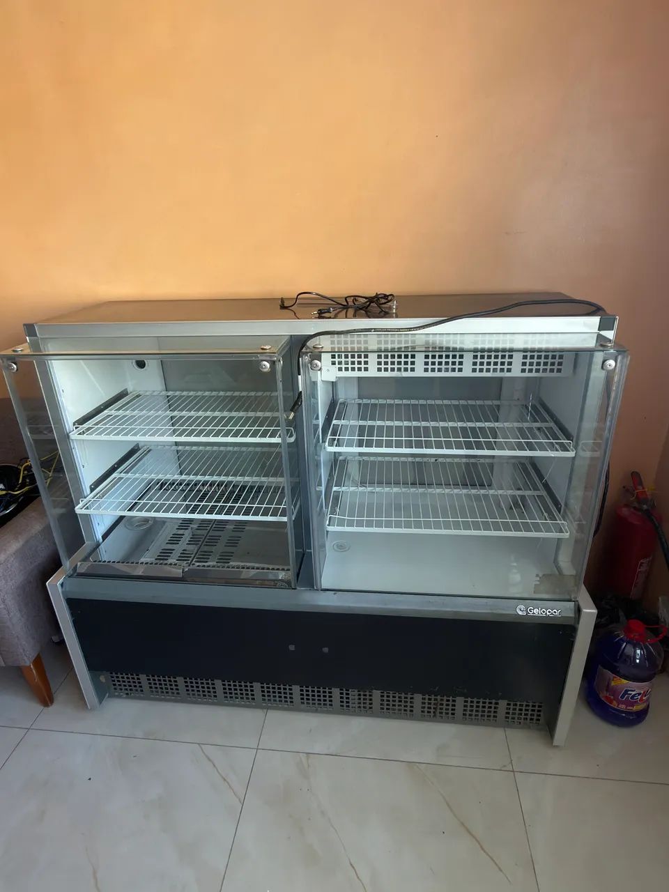 Vendo elétrons para lanchonete 