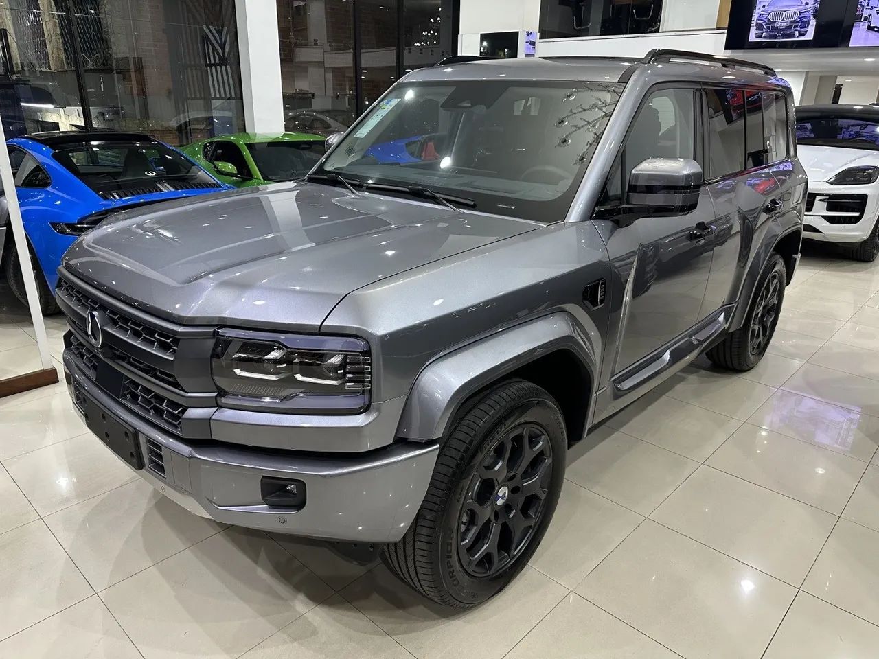 Denza B5 SUV híbrido plug-in, foto 4 de 10