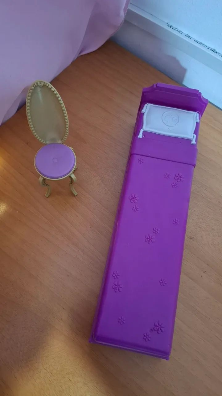 Cama e cadeira da Barbie 
