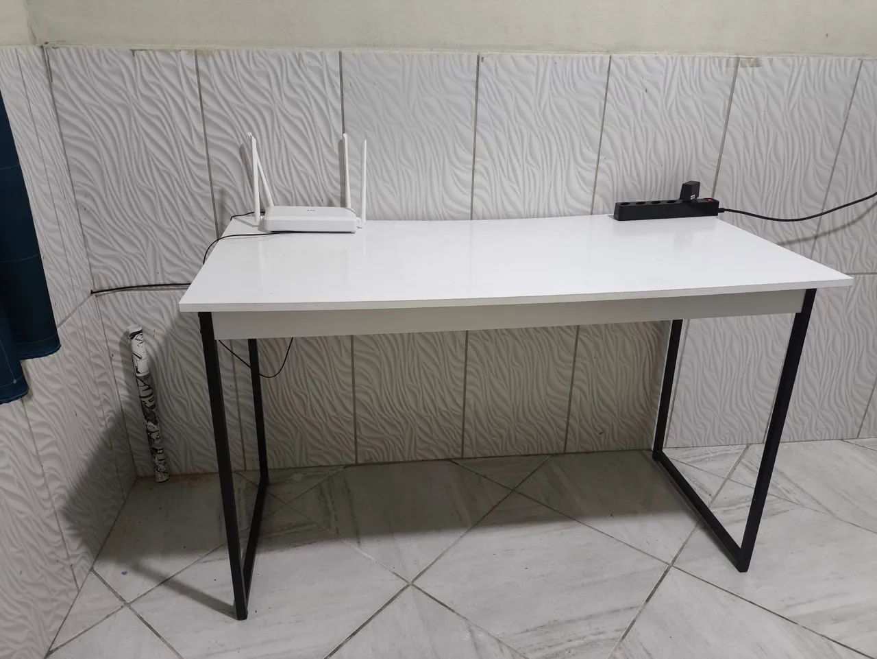 Mesa industrial branca