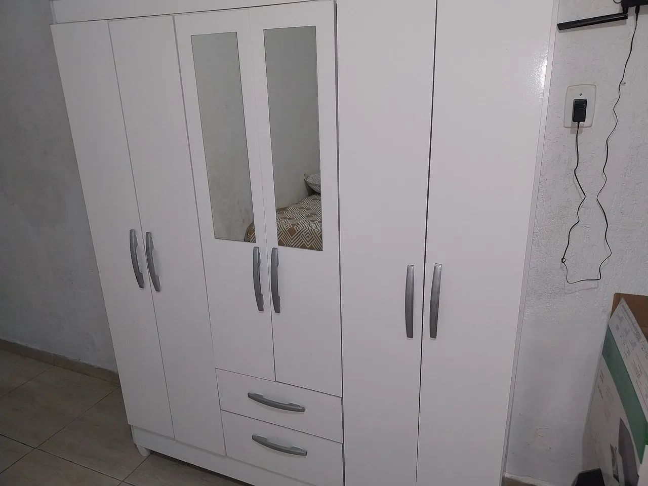 2 Guarda-roupas 