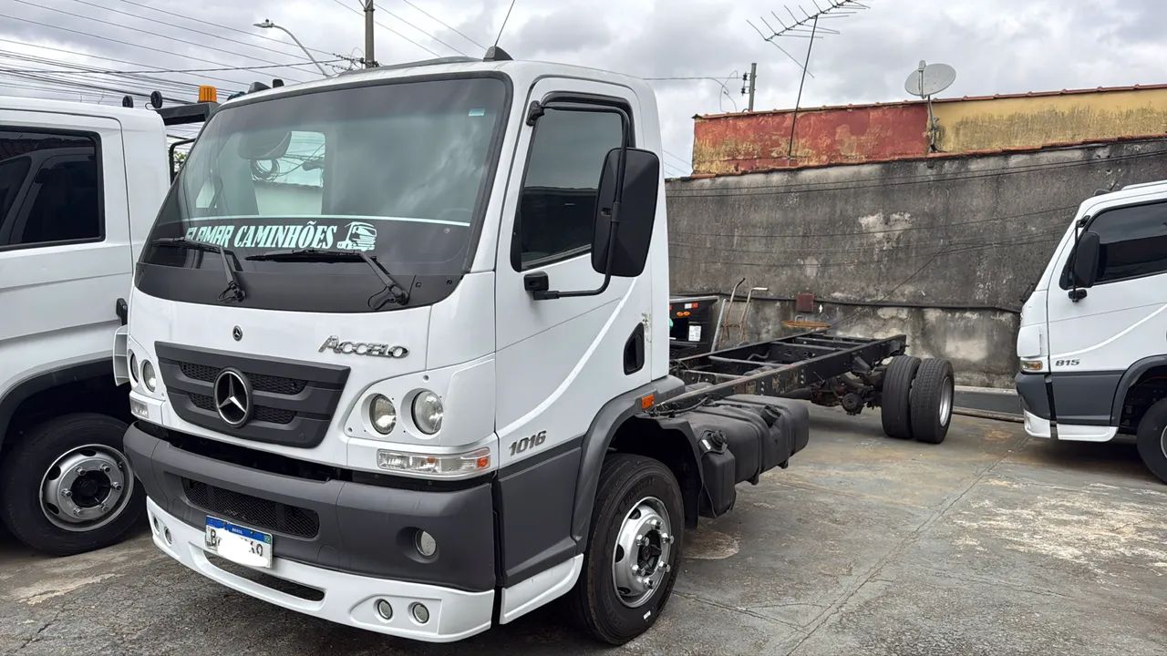 MB ACCELO 1016 2019
