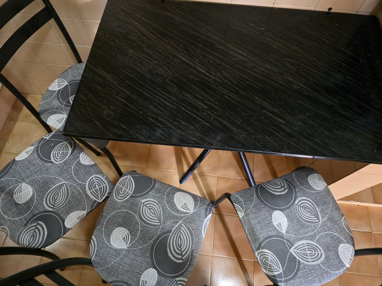 Mesa com 4 cadeiras  - Foto 3