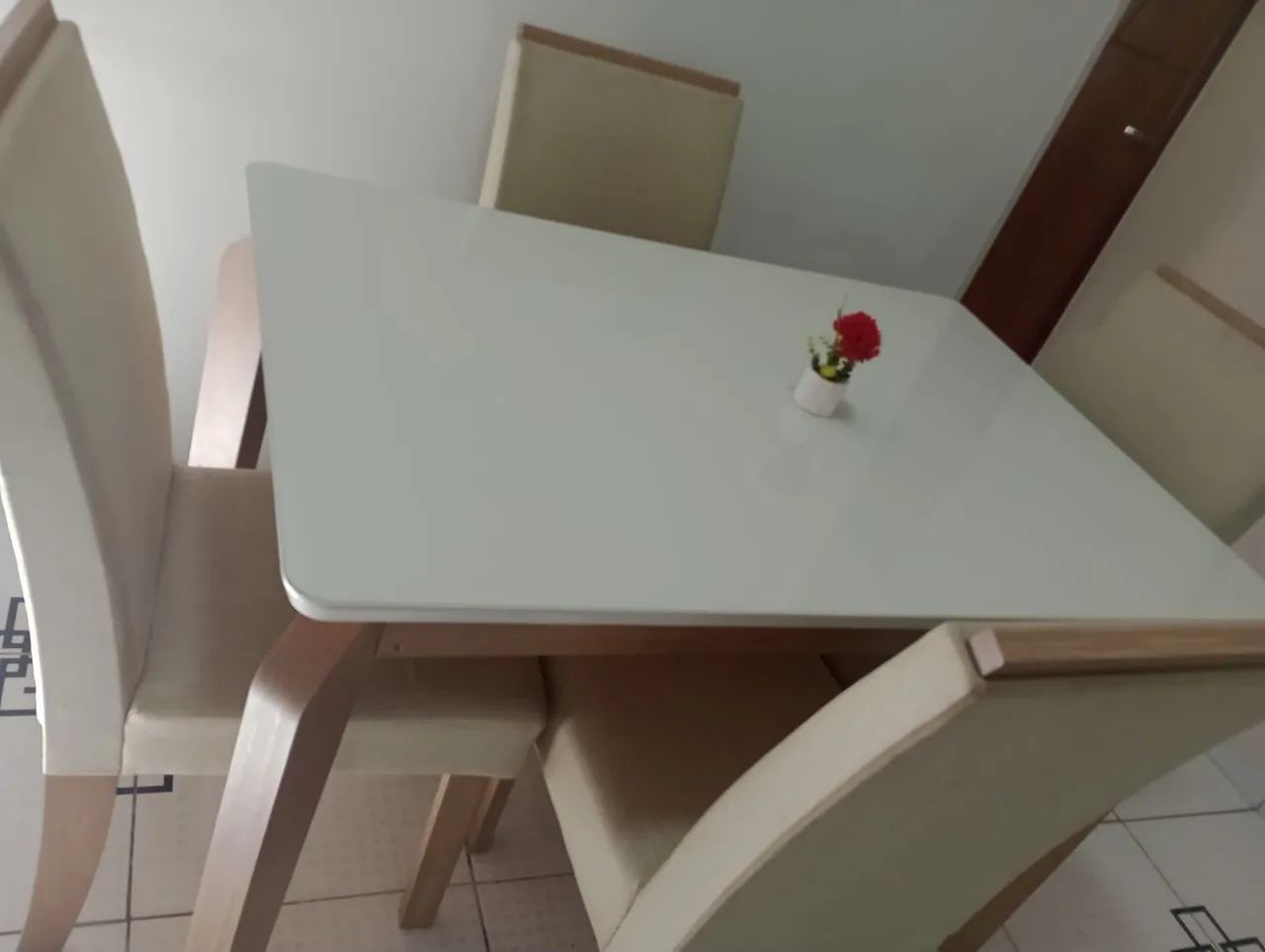 Mesa de Jantar 4 Lugares com Tampo de Vidro + 4 Cadeiras - Foto 2