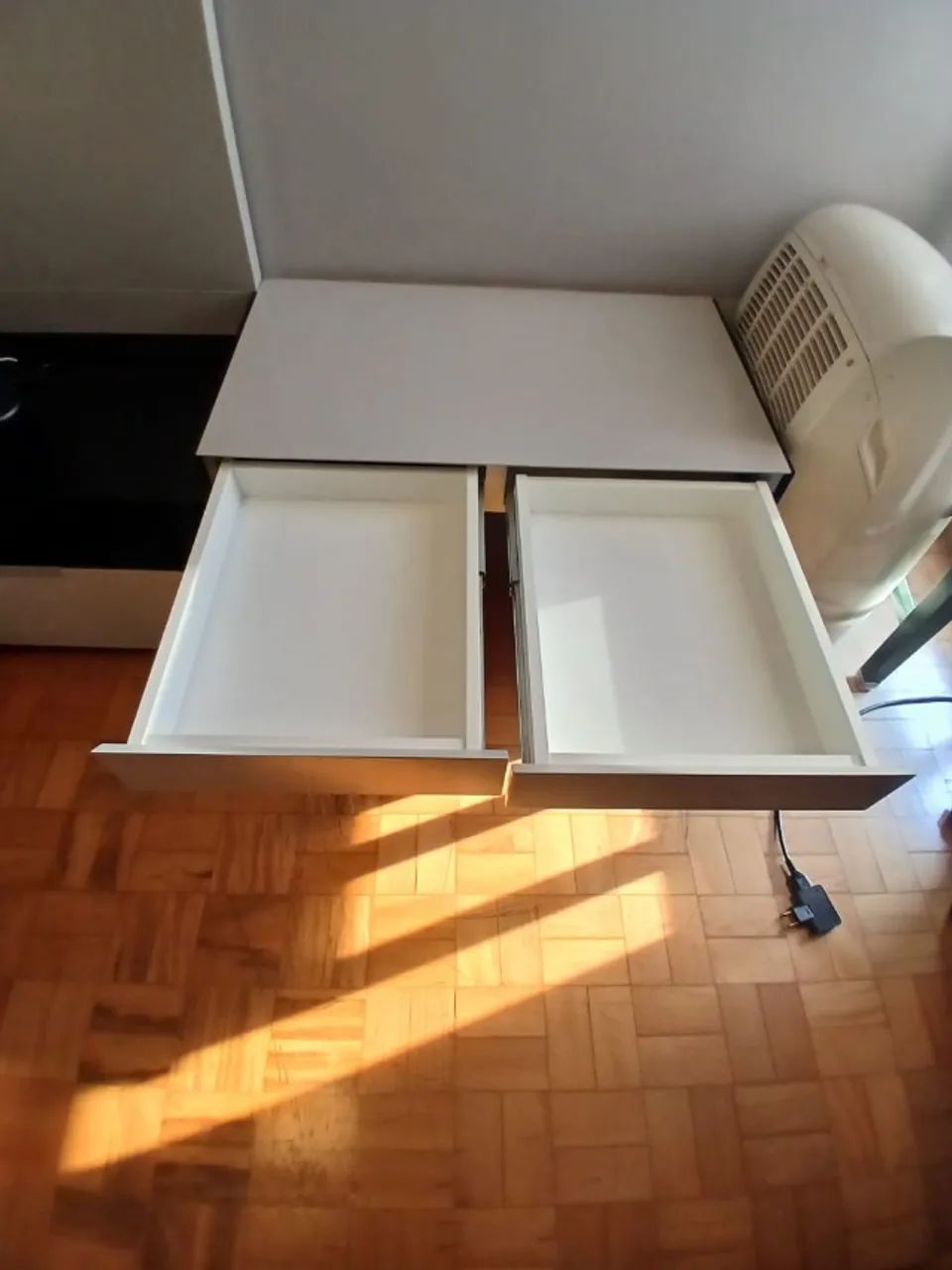 Marcenaria sob medida - rack + painel para TV e módulo auxiliar - MDF cinza e laca - Foto 5