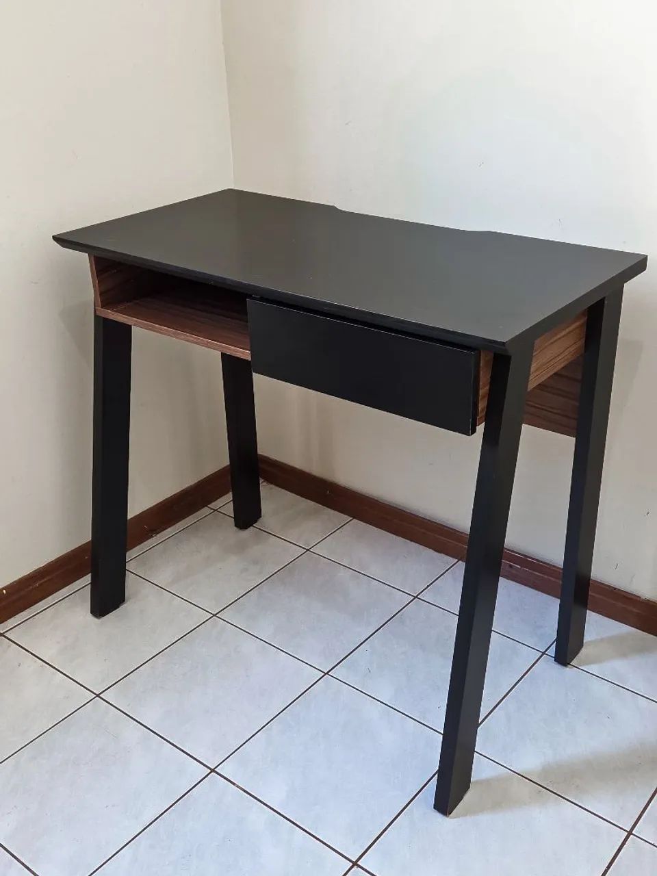 Escrivaninha / Penteadeira com gaveta