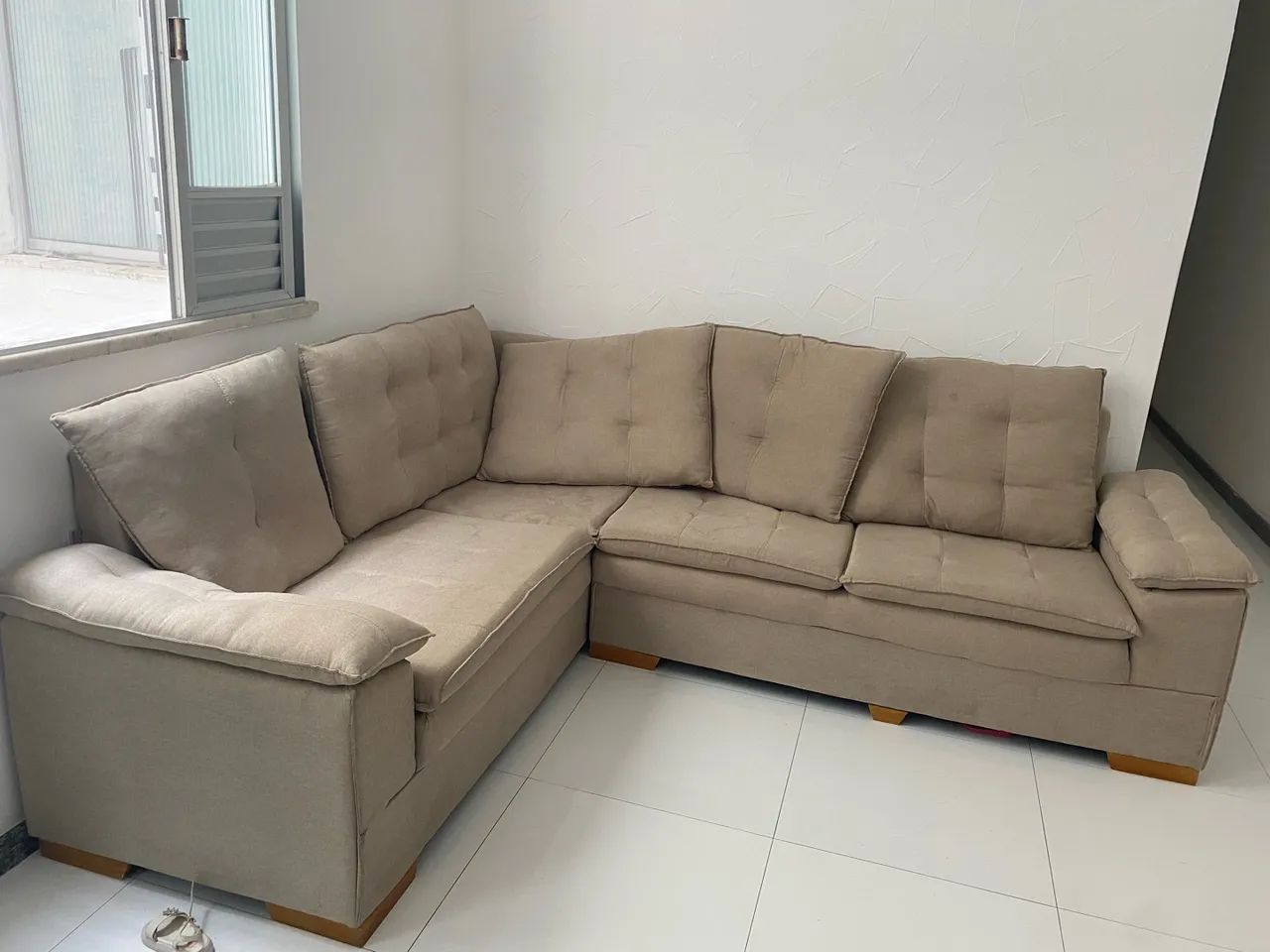 Sofá em L comprado em abril, seminovo excelente