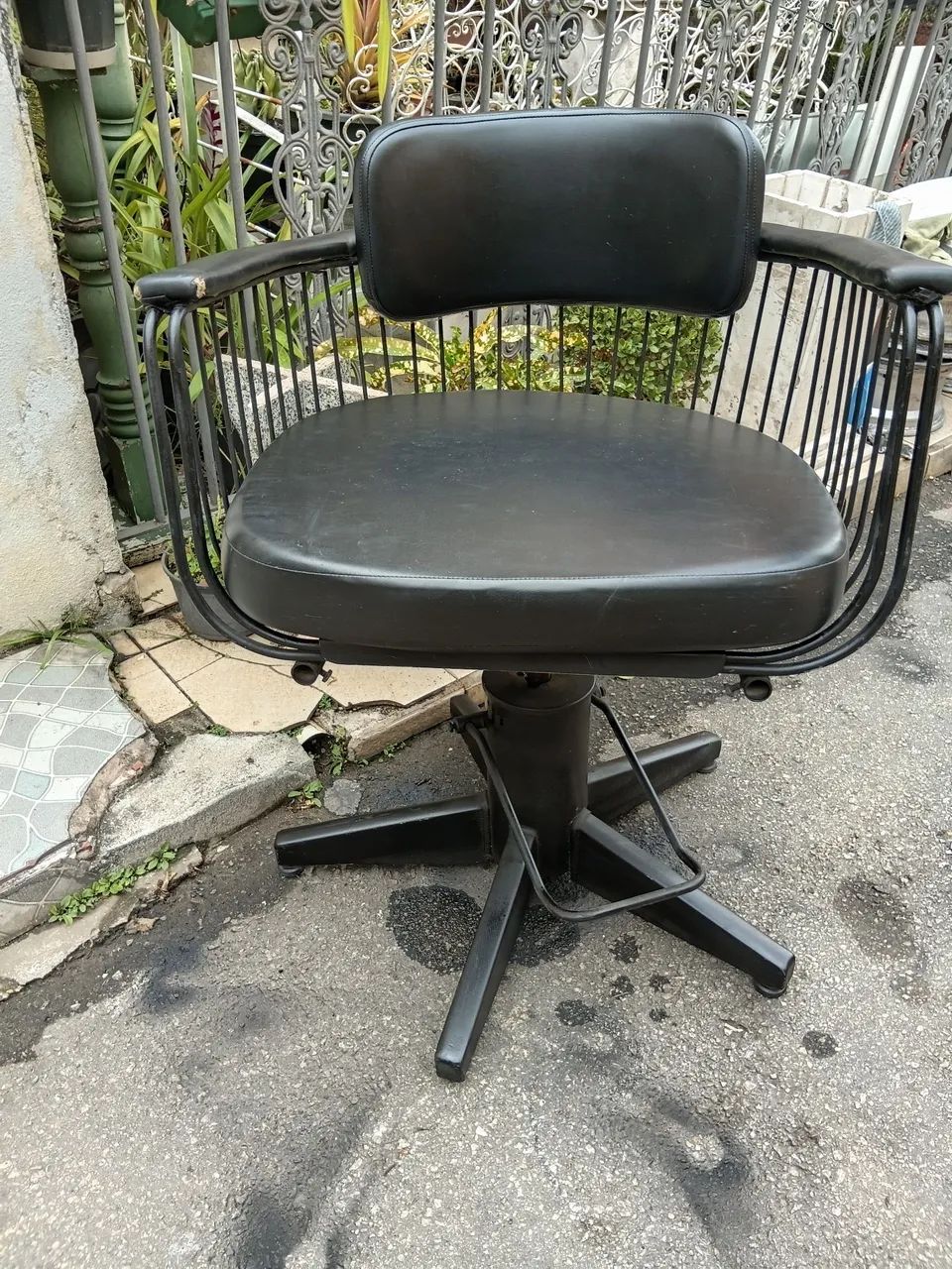 Cadeira para Barbeiro/Cabeleleiro - Foto 2