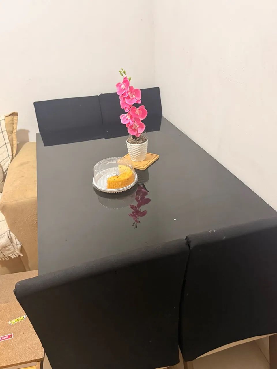 Mesa de jantar tampo de vidro preto