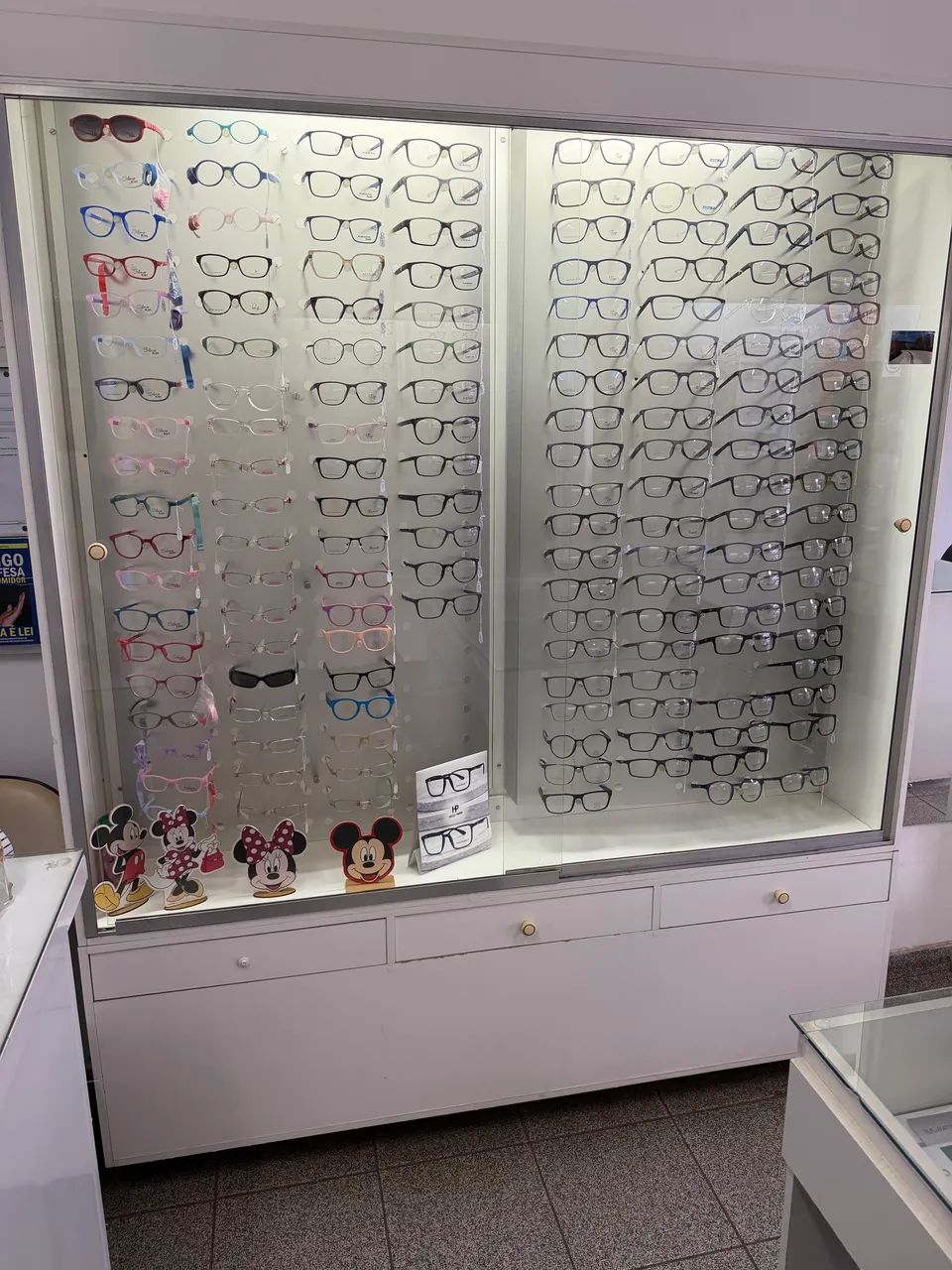 Vitrine, Mesa, Balcão e Mesa de PC - Foto 2