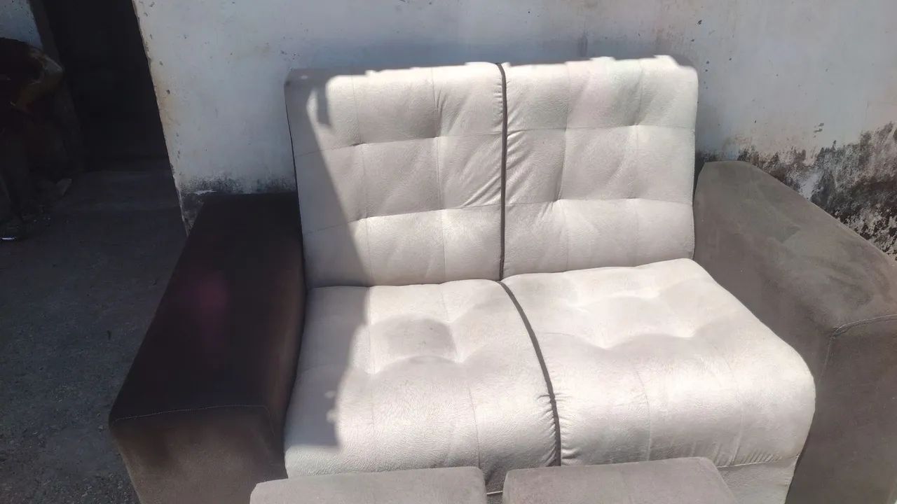 Vendo kit; sofá de 2 lugares com 2 pulfs. - Foto 2