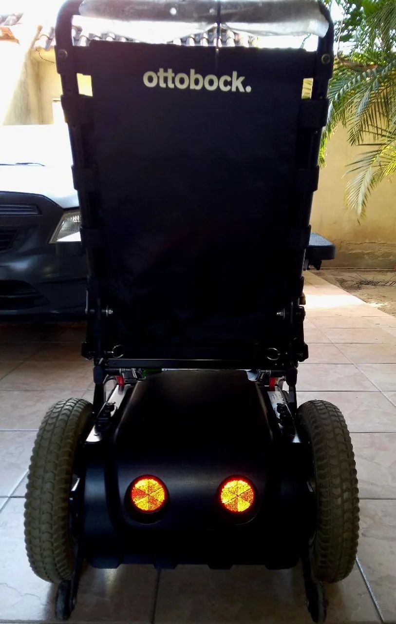 Cadeira de rodas elétrica motorizada  - Foto 2