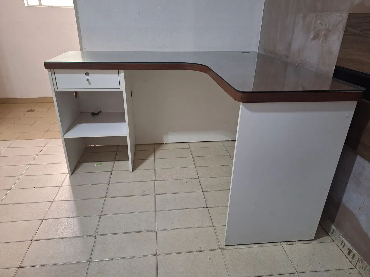 Mesa escrivaninha em L - Foto 4