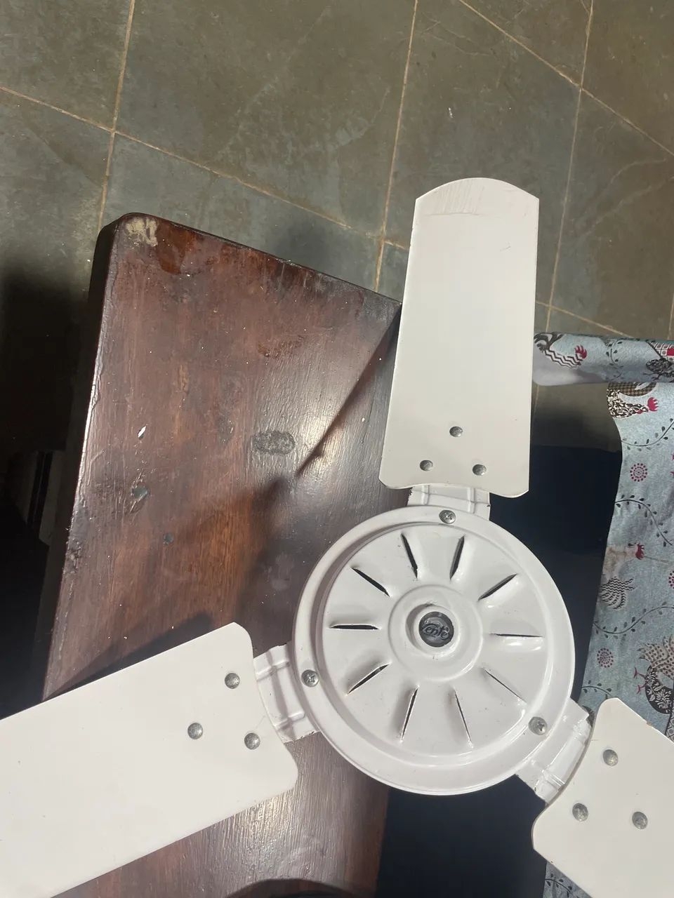 Vendo 2 Ventiladores de teto usados - Foto 2
